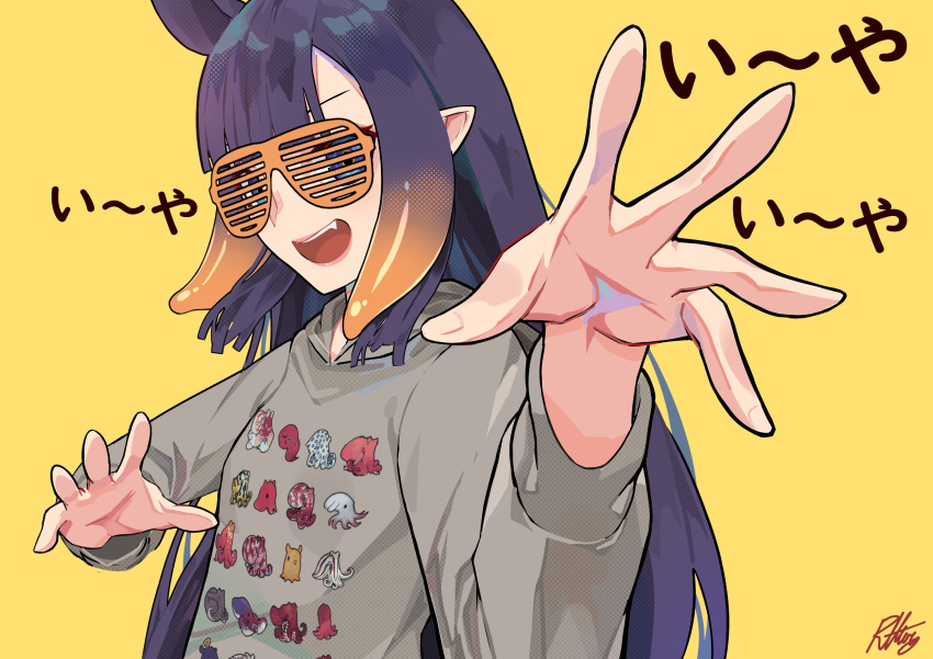 1girl :d absurdres bangs blunt_bangs commentary_request david_bagaconza fang grey_shirt highres hololive hololive_english long_hair long_sleeves looking_at_viewer mole mole_under_eye ninomae_ina'nis open_mouth pointy_ears purple_hair shirt signature simple_background smile solo sunglasses upper_body violet_eyes virtual_youtuber yellow_background