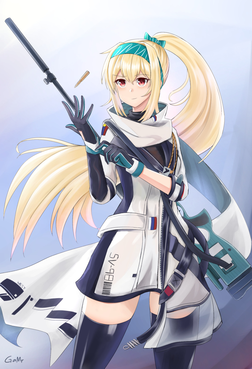 1girl blonde_hair bullet eyebrows_visible_through_hair gamryous girls_frontline glove_pull gloves green_hairband hairband highres long_hair looking_at_viewer ponytail red_eyes russian_flag scarf simple_background smile solo sv-98 sv-98_(girls'_frontline) thigh-highs turtleneck white_scarf white_uniform