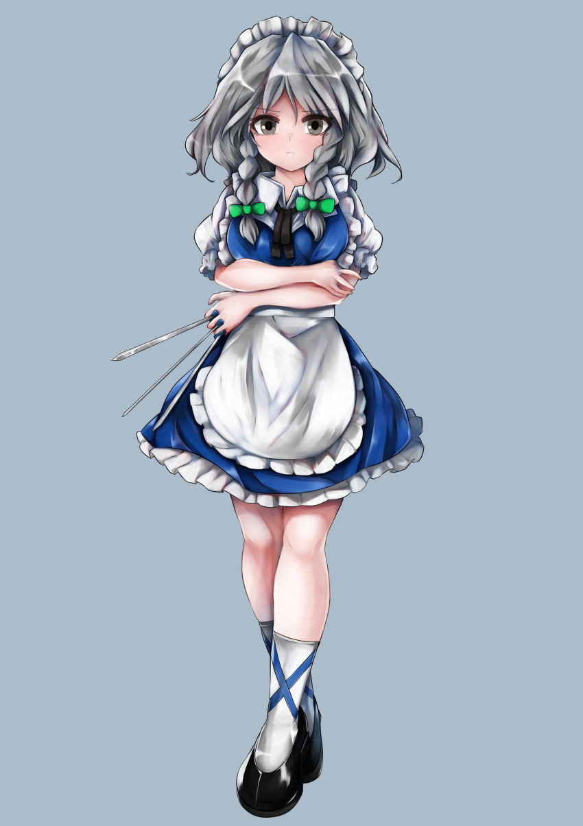 absurdres apron bangs between_fingers black_footwear blue_background blue_dress bow braid breasts closed_mouth collared_shirt dress eyelashes frilled_apron frilled_dress frills full_body green_bow grey_eyes harii_(janib5kc) highres izayoi_sakuya knife leg_strap maid maid_apron maid_headdress medium_breasts puffy_short_sleeves puffy_sleeves shirt short_hair short_sleeves silver_hair simple_background standing touhou twin_braids waist_apron white_apron white_legwear white_shirt