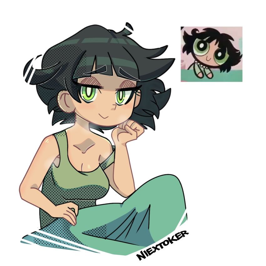 1girl artist_name bangs black_hair blunt_bangs bright_pupils buttercup_(ppg) buttercup_redraw_challenge derivative_work eyebrows_visible_through_hair green_eyes green_tank_top halftone hand_up highres looking_at_viewer messy_hair niextoker powerpuff_girls reference_inset screencap_redraw short_hair simple_background smile solo tank_top under_covers white_background white_pupils