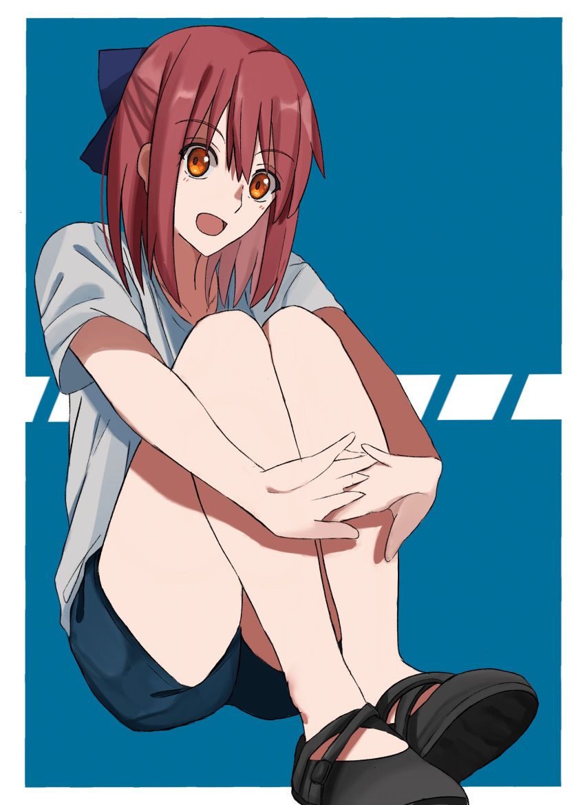 1girl absurdres alternate_costume blue_background blue_bow blue_shorts border bow highres knees_to_chest kohaku_(tsukihime) looking_at_viewer orange_eyes outside_border pikaremon redhead shirt shorts smile solo tsukihime white_border white_shirt