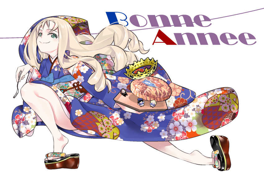1girl andou_(girls_und_panzer) azumi_(girls_und_panzer) bc_freedom_(emblem) bc_freedom_military_uniform blonde_hair blue_kimono bread brown_footwear character_doll closed_mouth commentary crown doll drill_hair emblem food fork french_text furisode girls_und_panzer green_eyes happy_new_year highres holding holding_fork inou_takashi japanese_clothes kimono long_hair long_sleeves looking_at_viewer marie_(girls_und_panzer) new_year no_socks obi oshida_(girls_und_panzer) print_kimono sandals sash selection_university_military_uniform simple_background smile solo squatting translated white_background