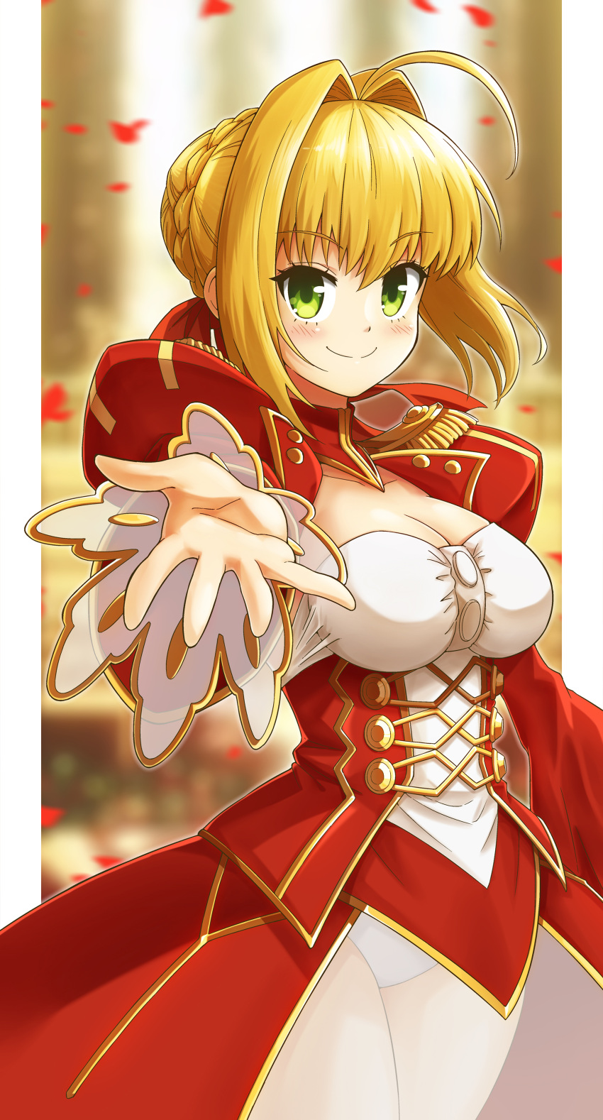1girl ahoge blonde_hair blurry breasts cleavage corset fate/extra fate/grand_order fate_(series) flower green_eyes hair_flower hair_ornament hau_duck highres looking_at_viewer nero_claudius_(fate)_(all) ocean petals saber_extra short_hair smile solo