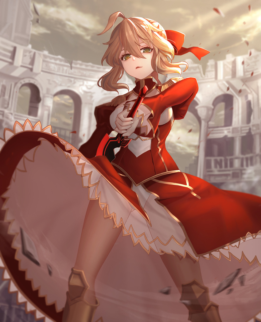 1girl ahoge blonde_hair blurry breasts cleavage corset estcc fate/extra fate/grand_order fate_(series) flower green_eyes hair_flower hair_ornament highres holding holding_sword holding_weapon looking_at_viewer nero_claudius_(fate)_(all) ocean petals saber_extra short_hair smile solo sword weapon