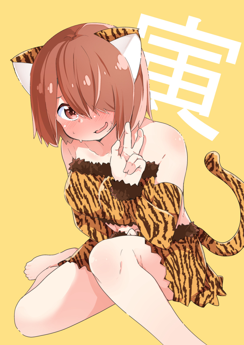 1girl animal_ears animal_print bare_shoulders barefoot blush brown_hair chinese_zodiac commentary crop_top detached_sleeves hair_over_one_eye highres hoshino_miyako_(wataten) knee_up looking_at_viewer mukunoki_nanatsu new_year open_mouth orange_shirt orange_skirt orange_sleeves print_shirt print_skirt print_sleeves red_eyes shirt short_hair simple_background sitting skirt smile solo strapless strapless_shirt sweat tail tiger_ears tiger_print tiger_tail translated v watashi_ni_tenshi_ga_maiorita! year_of_the_tiger yellow_background