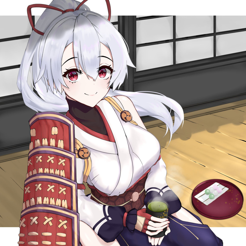 1girl bangs blush breasts chip_le_cree detached_sleeves falcon_(pixiv53769385) fate/grand_order fate_(series) fingerless_gloves gloves hakama highres japanese_clothes kimono large_breasts long_hair long_sleeves looking_at_viewer obi ponytail red_eyes sash side_slit silver_hair simple_background sitting smile tomoe_gozen_(fate/grand_order) white_kimono
