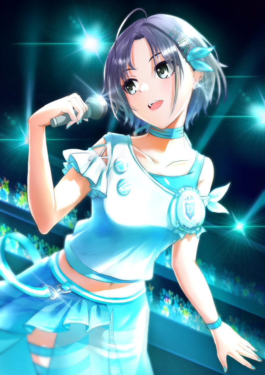 1girl absurdres ahoge asakura_tooru black_eyes blue_hair blue_nails bracelet brown_hair commentary_request concert dutch_angle earrings glowstick gradient_hair hair_ornament hair_ribbon hairclip highres holding holding_microphone idol idolmaster idolmaster_shiny_colors jewelry microphone midriff multicolored_hair nail_polish navel pottya ribbon short_hair solo stage stage_lights