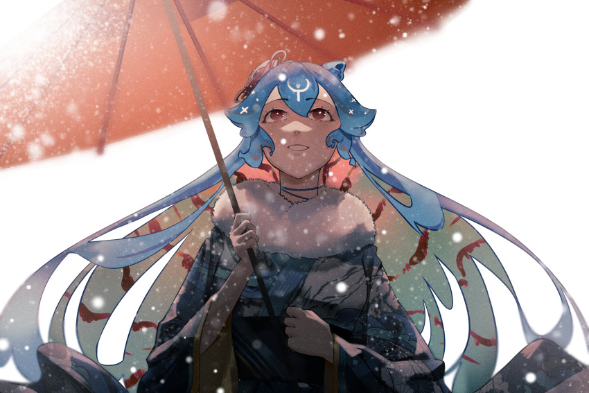 1girl alternate_costume bangs bao_(vtuber) blue_hair breasts clenched_hands flower grey_kimono hair_flower hair_ornament highres holding holding_umbrella indie_virtual_youtuber japanese_clothes kimono kuroi_enpitsu long_hair looking_up medium_breasts obi parted_lips red_eyes red_flower sash smile snowing solo umbrella virtual_youtuber white_background