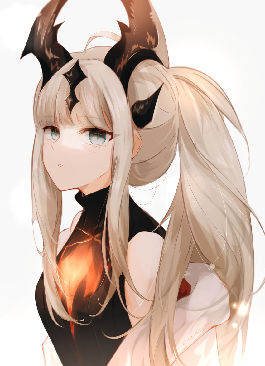 1girl absurdres alternate_hairstyle arknights bangs bare_shoulders black_dress blue_eyes commentary dress eyebrows_visible_through_hair grey_background gupipy highres horns long_hair off_shoulder parted_lips ponytail reed_(arknights) sidelocks silver_hair simple_background solo upper_body