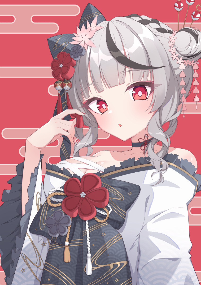 1girl :o absurdres bangs bare_shoulders black_choker black_hair blush braid breasts chest_sarashi choker commentary_request egasumi eyebrows_visible_through_hair flower frilled_sleeves frills hair_bun hair_flower hair_ornament hair_ribbon hand_up highres hololive japanese_clothes kimono large_breasts long_sleeves looking_at_viewer multicolored_hair off_shoulder parted_lips quarterlift red_background red_eyes ribbon sakamata_chloe sarashi silver_hair solo streaked_hair upper_body virtual_youtuber white_kimono wide_sleeves