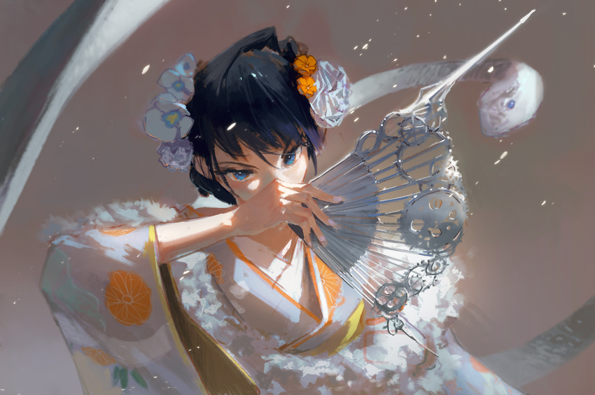 1girl bangs black_hair blue_eyes commentary dino_(dinoartforame) flower folding_fan grey_background hair_flower hair_intakes hair_ornament hand_fan highres holding holding_fan hololive hololive_english japanese_clothes kimono long_sleeves looking_at_viewer orange_flower ouro_kronii rose sidelocks snake solo symbol-only_commentary upper_body virtual_youtuber white_flower white_kimono wide_sleeves
