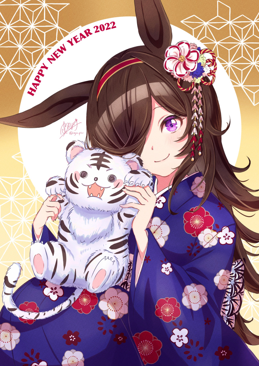 1girl 2022 animal_ears artist_name asa_no_ha_(pattern) blue_kimono brown_hair closed_mouth commentary_request english_text floral_print hair_ornament hair_over_one_eye hairband happy_new_year highres holding holding_stuffed_toy horse_ears horse_girl japanese_clothes kimono long_hair long_sleeves looking_at_viewer new_year print_kimono red_hairband rice_shower_(umamusume) signature smile solo stuffed_animal stuffed_tiger stuffed_toy twitter_username umamusume upper_body violet_eyes watawatage