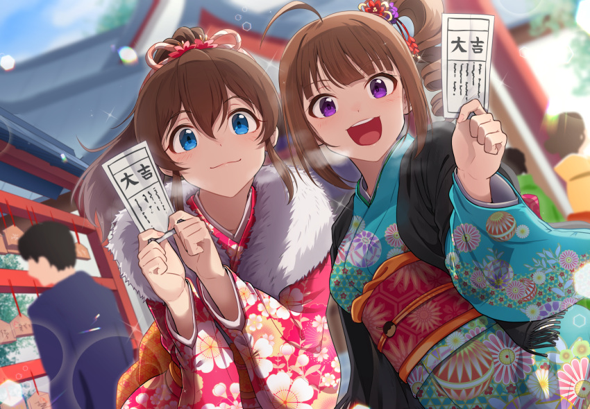 1boy 2girls :d ahoge aqua_kimono bangs black_scarf blue_eyes blurry blurry_background brown_hair closed_mouth commentary day depth_of_field drill_hair dutch_angle ema english_commentary floral_print fringe_trim fur_scarf furisode hair_ornament hatsumoude holding holding_paper idolmaster idolmaster_million_live! japanese_clothes kamille_(vcx68) kimono looking_at_viewer medium_hair mixed-language_commentary multiple_girls new_year obi omikuji outdoors paper ponytail print_kimono red_kimono sash satake_minako scarf side-by-side side_drill side_ponytail smile temple translated violet_eyes yokoyama_nao