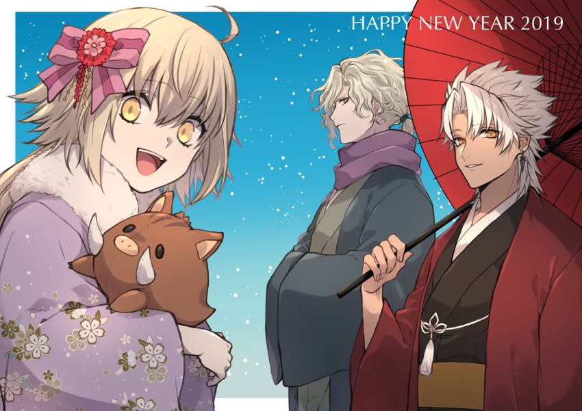 1boy 2girls ahoge amakusa_shirou_(fate) animal bangs blonde_hair boar edmond_dantes_(fate) eyebrows_behind_hair eyebrows_visible_through_hair fate/apocrypha fate/grand_order fate_(series) hair_between_eyes hair_ribbon happy_new_year highres holding holding_umbrella japanese_clothes jeanne_d'arc_(fate) jeanne_d'arc_alter_santa_lily_(fate) kimono looking_at_viewer multiple_girls new_year oil-paper_umbrella open_mouth ribbon scarf short_hair silver_hair smile teeth tofu_(bean359) umbrella upper_body yellow_eyes