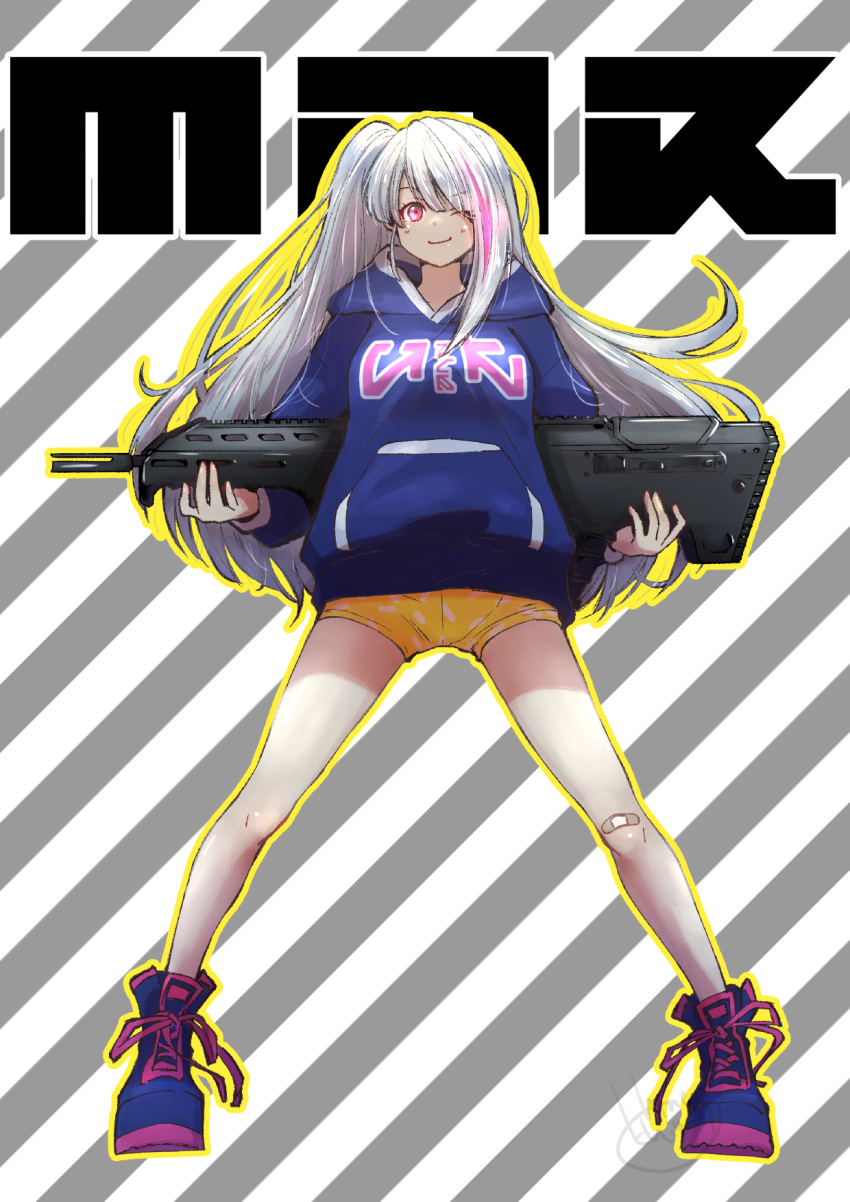 1girl assault_rifle bandaid bandaid_on_knee bangs character_name commentary_request desert_tech_mdr full_body girls_frontline gun hair_over_one_eye highres holding holding_gun holding_weapon hood hood_down hoodie legs_apart long_hair mdr_(girls'_frontline) one_eye_closed one_side_up pink_eyes pink_hair rifle sakurapiyo2 shoes shorts smile solo standing striped striped_background weapon white_hair yellow_shorts