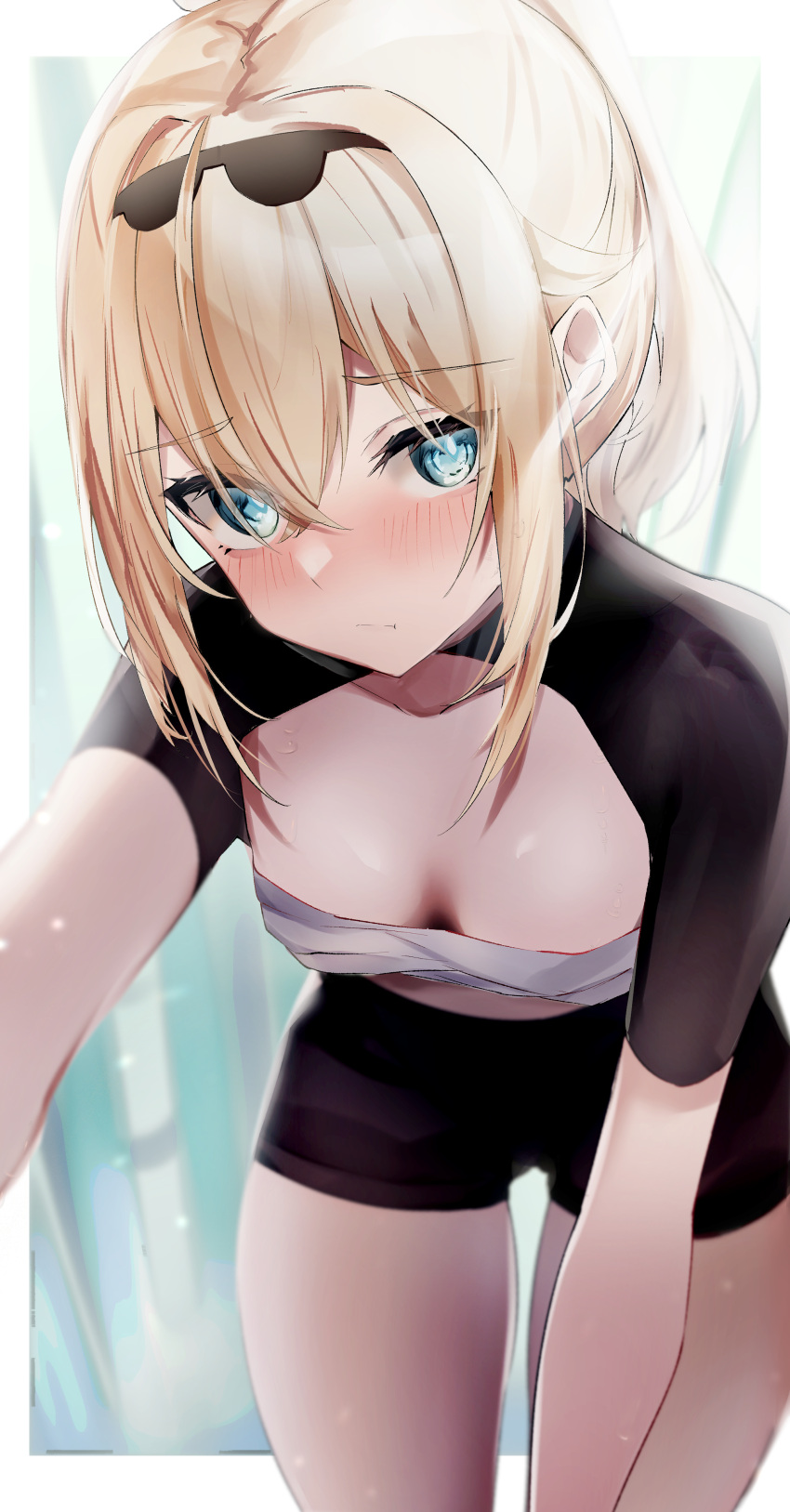 1girl absurdres bangs black_hairband black_shirt blonde_hair blue_eyes blush breasts chest_sarashi closed_mouth collarbone eyebrows_visible_through_hair hair_between_eyes hairband highres hololive kazama_iroha leaning_forward looking_at_viewer medium_hair nanashinayuzu_mochi outstretched_arm ponytail sarashi shirt shrug_(clothing) sidelocks small_breasts solo standing virtual_youtuber