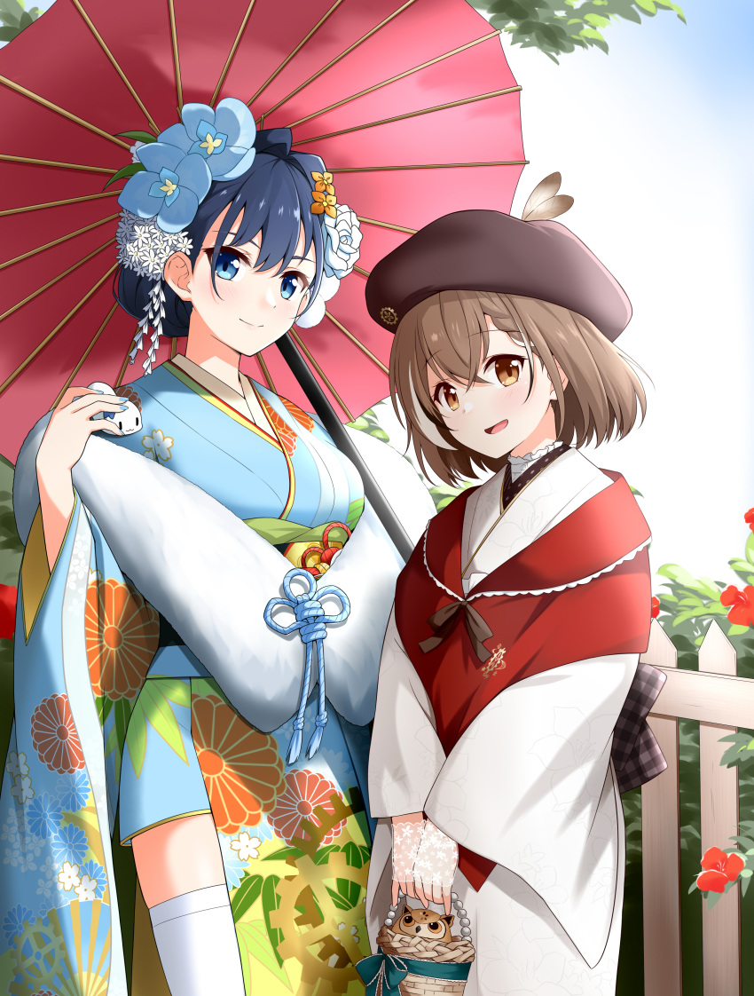 2girls absurdres beret blue_hair brown_hair felutiahime geta hair_intakes hair_ornament hat highres hololive hololive_english japanese_clothes kanzashi kimono kinchaku multiple_girls nanashi_mumei obi ouro_kronii pouch sash short_hair tabi virtual_youtuber