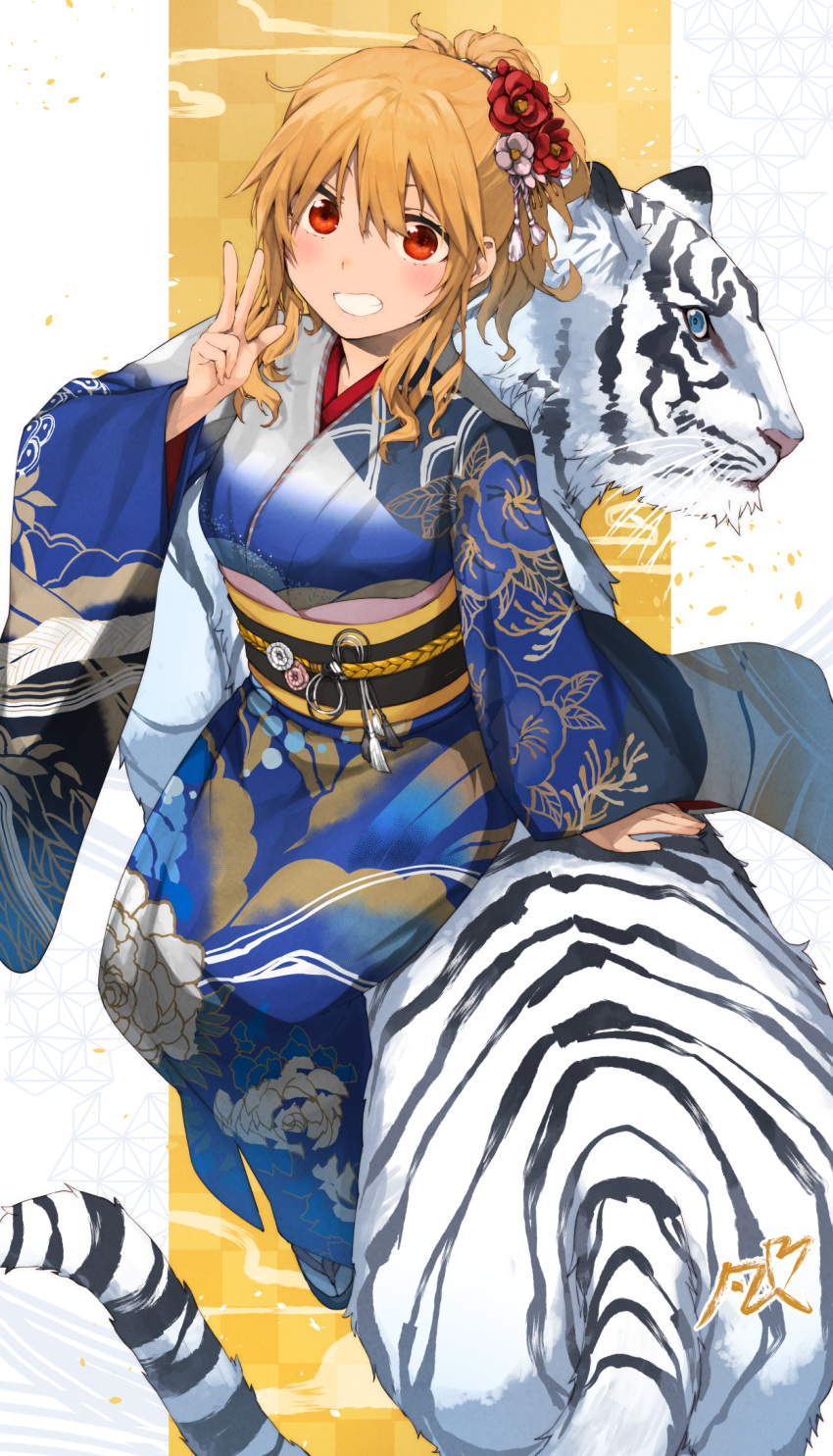 1girl blonde_hair blue_kimono blush bokutachi_no_remake eyebrows_visible_through_hair flower grin hair_flower hair_ornament highres japanese_clothes kimono kogure_nanako looking_at_viewer parted_lips red_eyes short_hair short_ponytail sitting smile solo teeth tiger v white_tiger yanngoto