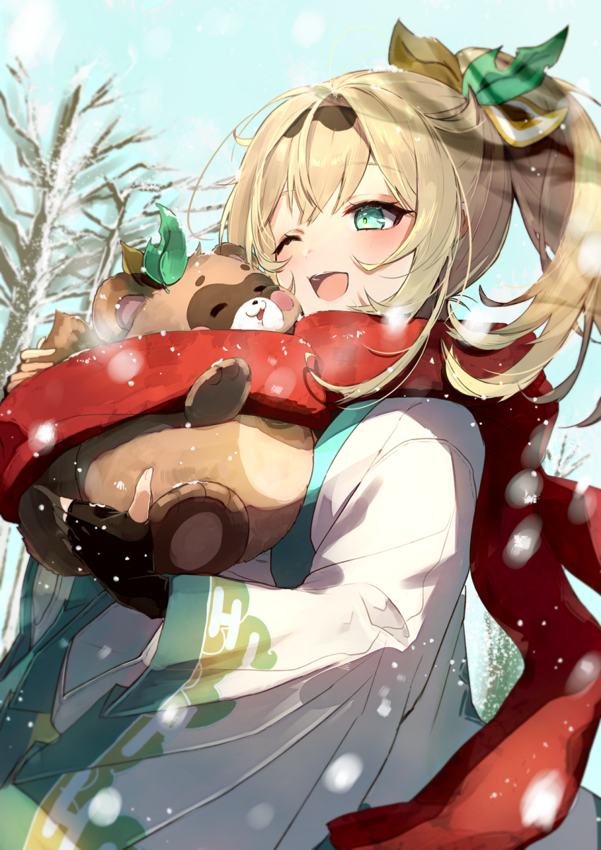 1girl ;d animal animal_hug bangs bare_tree black_gloves blonde_hair blush commentary_request fingerless_gloves gloves green_eyes hair_ribbon haori highres holding holding_animal hololive japanese_clothes kazama_iroha long_sleeves looking_at_animal one_eye_closed outdoors pokobee ponytail red_scarf ribbon scarf shared_scarf smile snow snowing solo tanuki tataratatan tree virtual_youtuber