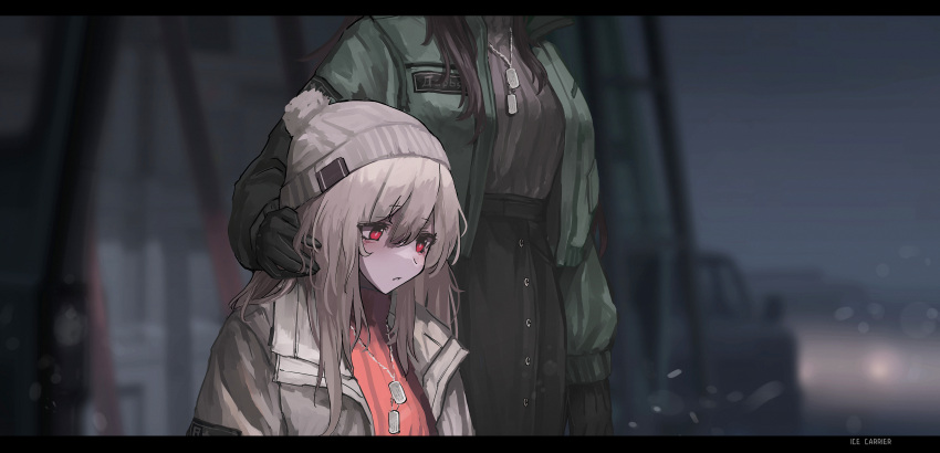 2girls absurdres blonde_hair blurry blurry_background brown_hair chinese_commentary coat cold commentary_request daria_(haguruma_c) dog_tags haguruma_c hand_on_another's_shoulder head_out_of_frame highres knit_hat letterboxed long_hair multiple_girls night original red_eyes ribbed_sweater sad sweater viveka_(haguruma_c) winter_clothes winter_coat
