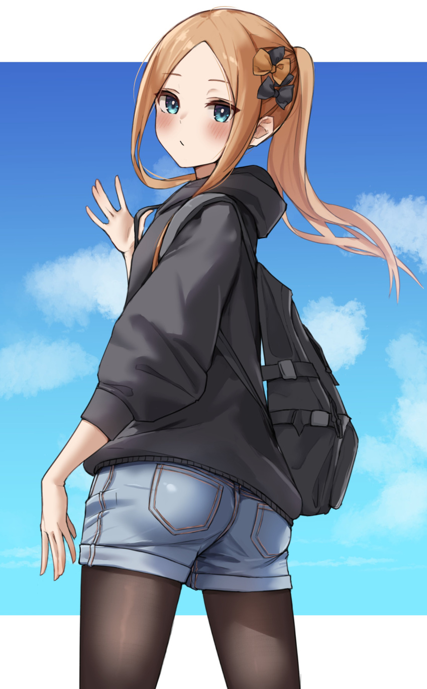 1girl abigail_williams_(fate) absurdres bag black_bow black_jacket blonde_hair blue_eyes blue_shorts blue_sky blush bow brown_legwear closed_mouth clouds day eyebrows_visible_through_hair fate/grand_order fate_(series) forehead highres hood hooded_jacket jacket kopaka_(karda_nui) long_hair long_sleeves looking_at_viewer orange_bow pantyhose ponytail shorts sky solo