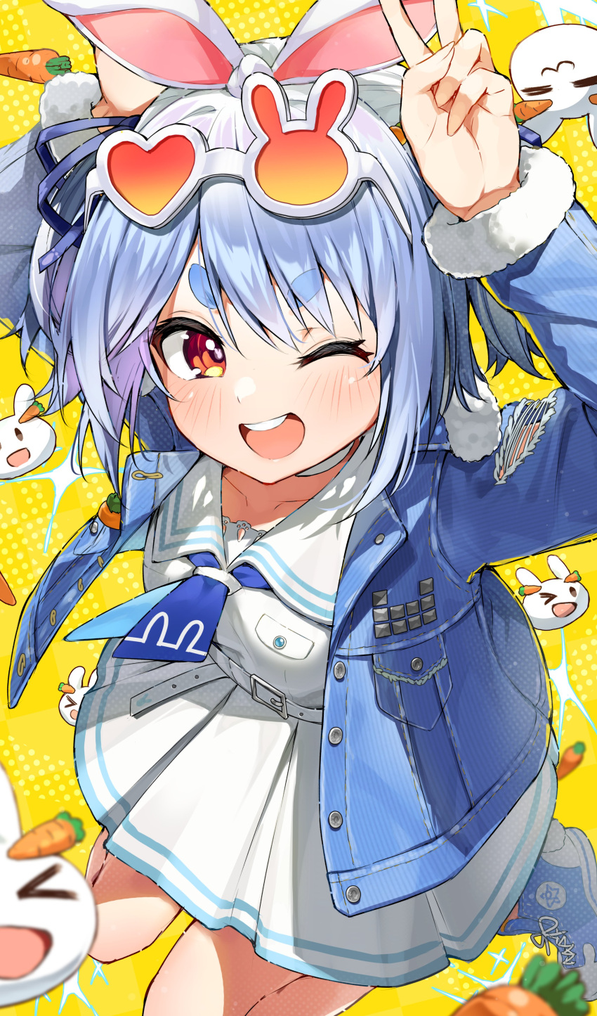 &gt;_o 1girl :d ;d absurdres animal_ears arms_up bangs blue_hair blue_neckerchief blurry blush bunny-shaped_pupils carrot collarbone denim denim_jacket depth_of_field dress eyewear_on_head from_above full_body fur_trim hands_up heart highres hololive jacket long_sleeves looking_at_viewer multicolored_hair narita_tamezou neckerchief nousagi_(usada_pekora) one_eye_closed orange_eyes rabbit_ears round_teeth short_hair simple_background smile solo sparkle streaked_hair sunglasses symbol-shaped_pupils teeth thick_eyebrows torn_clothes two_side_up upper_teeth usada_pekora v v-shaped_eyebrows white_dress yellow_background