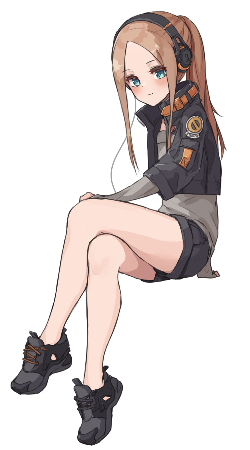 1girl abigail_williams_(fate) absurdres adapted_costume alternate_hairstyle bangs black_footwear black_jacket black_shorts blue_eyes blush brown_hair closed_mouth cropped_jacket crossed_legs eyebrows_visible_through_hair fate/grand_order fate_(series) forehead full_body grey_shirt headpiece highres jacket kopaka_(karda_nui) layered_sleeves long_hair long_sleeves looking_at_viewer no_socks open_clothes open_jacket parted_bangs ponytail shirt shoes short_over_long_sleeves short_shorts short_sleeves shorts sidelocks simple_background sitting smile solo white_background