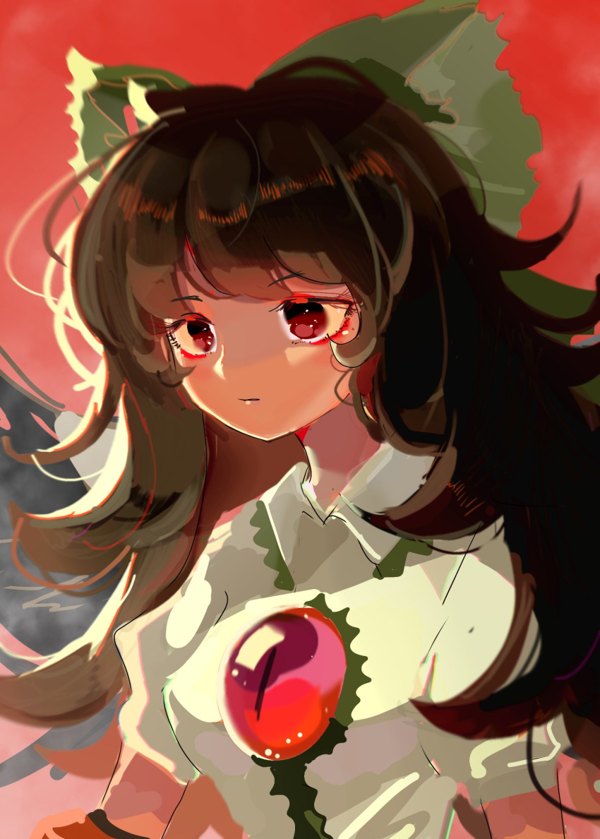 1girl :| arm_cannon arms_at_sides bow breasts brown_hair closed_mouth collared_shirt comkdom commentary eyebrows_visible_through_hair green_bow hair_bow highres long_hair looking_afar medium_breasts messy_hair red_background red_eyes reiuji_utsuho shirt short_sleeves simple_background solo third_eye touhou upper_body weapon white_shirt