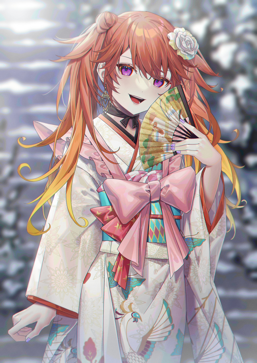 1girl :d bangs black_choker blonde_hair blurry blurry_background bow choker commentary earrings flower gradient_hair hair_flower hair_ornament hand_fan highres holding holding_fan hololive hololive_english japanese_clothes jewelry kimono looking_at_viewer multicolored_hair nail_polish obi orange_hair pink_bow print_kimono purple_nails sash smile solo takanashi_kiara twintails violet_eyes virtual_youtuber wenz white_flower white_kimono