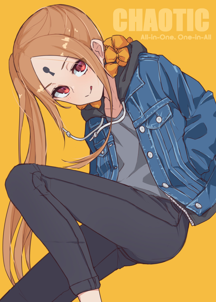 1girl abigail_williams_(fate) absurdres bangs black_pants blonde_hair blue_jacket blush bow breasts contemporary fate/grand_order fate_(series) forehead grey_shirt highres jacket keyhole kopaka_(karda_nui) licking_lips long_hair long_sleeves looking_at_viewer multiple_bows open_clothes open_jacket orange_bow pants parted_bangs red_eyes shirt small_breasts smile thighs tongue tongue_out yellow_background