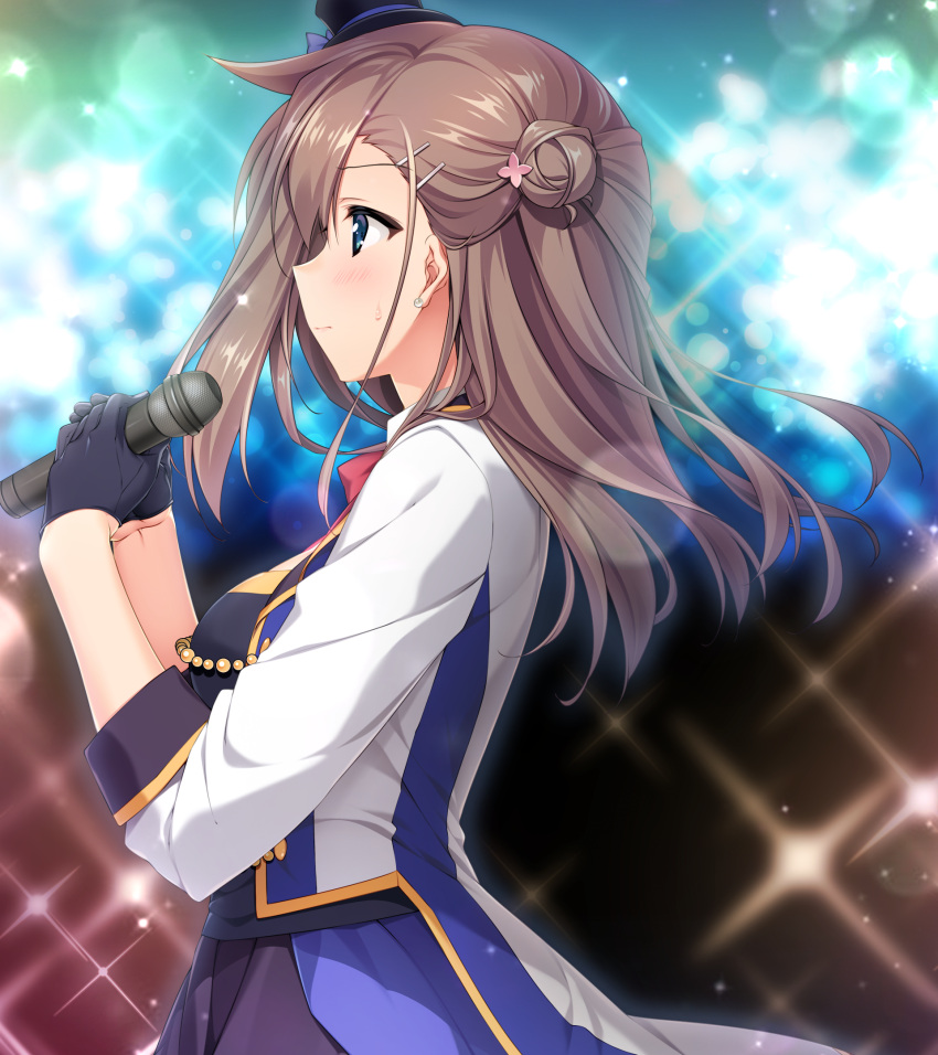 1girl bangs black_gloves black_headwear blue_eyes blurry blurry_background bow bowtie brown_hair floating_hair from_side game_cg gloves hair_between_eyes hair_bun hair_ornament hairclip hat hat_bow highres holding holding_microphone jacket long_hair long_sleeves microphone mini_hat onaji_class_no_idol-san._around_me_is_full_by_a_celebrity. profile purple_bow red_bow red_neckwear shiny shiny_hair solo sparkle standing tied_hair unasaka_ryou white_jacket yuuki_wako