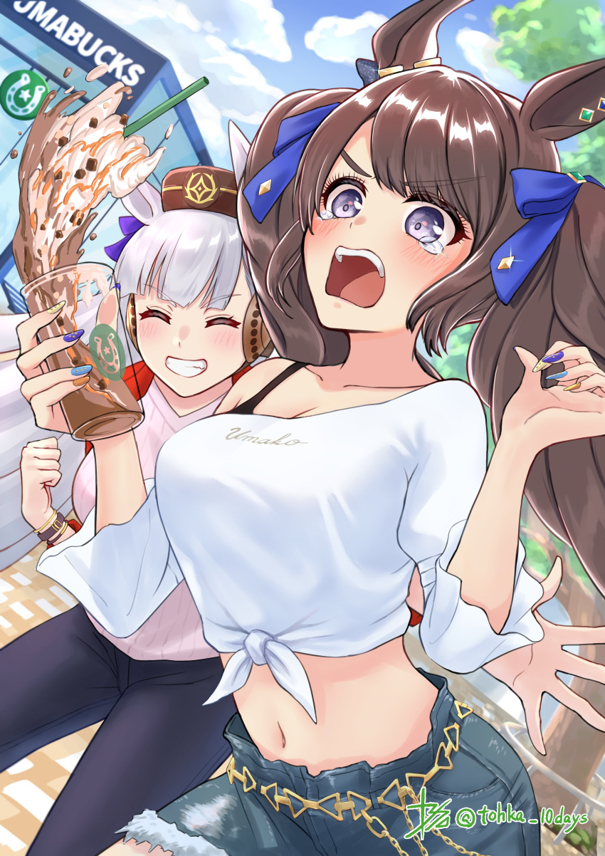 2girls :o absurdres animal_ears artist_name bangs blue_pants blue_shorts blue_sky bow brown_hair brown_headwear casual clouds cloudy_sky cup denim denim_shorts drinking_straw gold_ship_(umamusume) grin hair_bow highres holding holding_cup horse_ears horse_girl long_hair milk_tea multiple_girls navel open_mouth outdoors pants pink_shirt purple_hair shirt shorts sky sleeves_past_elbows smile teeth tohka_10days tosen_jordan_(umamusume) twintails umamusume violet_eyes white_shirt