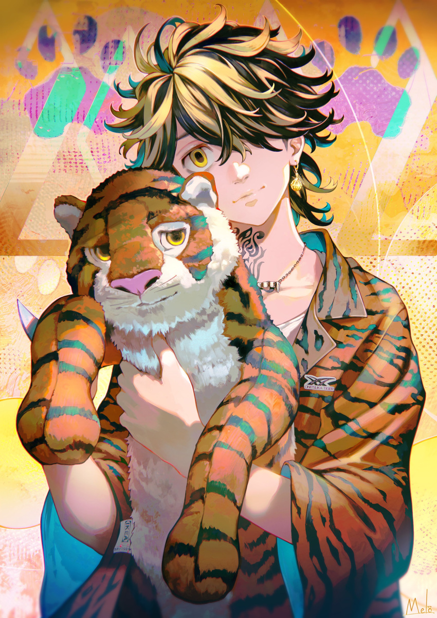 1boy absurdres animal_print black_hair blonde_hair closed_mouth earrings hair_over_one_eye hanemiya_kazutora highres holding holding_stuffed_toy jacket jewelry kyuuba_melo long_hair male_focus multicolored_hair neck_tattoo necklace orange_background orange_jacket single_earring solo stuffed_animal stuffed_toy tattoo tiger_print tokyo_revengers two-tone_hair upper_body wide_sleeves yellow_eyes