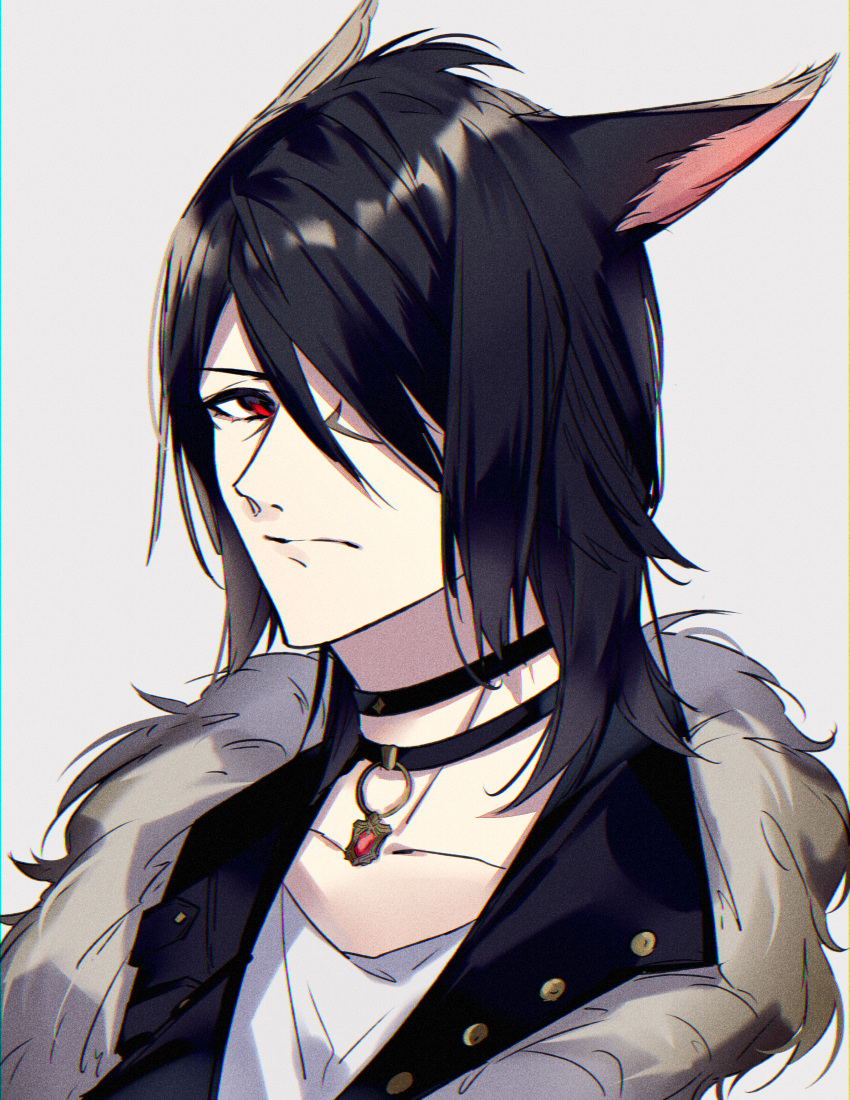 1boy absurdres animal_ears black_hair cat_ears choker chromatic_aberration final_fantasy final_fantasy_xiv fur_trim grey_background hair_over_one_eye highres jacket jewelry looking_at_viewer male_focus medium_hair miqo'te motsuni_(lxxe1120) one_eye_covered pendant portrait red_eyes simple_background solo
