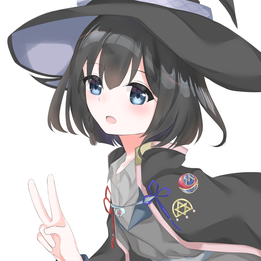 ashen1017 bad_id bad_pixiv_id bangs black_hair breasts brooch eyebrows_visible_through_hair grey_eyes hat highres jewelry majo_no_tabitabi ribbon saya_(majo_no_tabitabi) short_hair small_breasts v white_background witch_hat