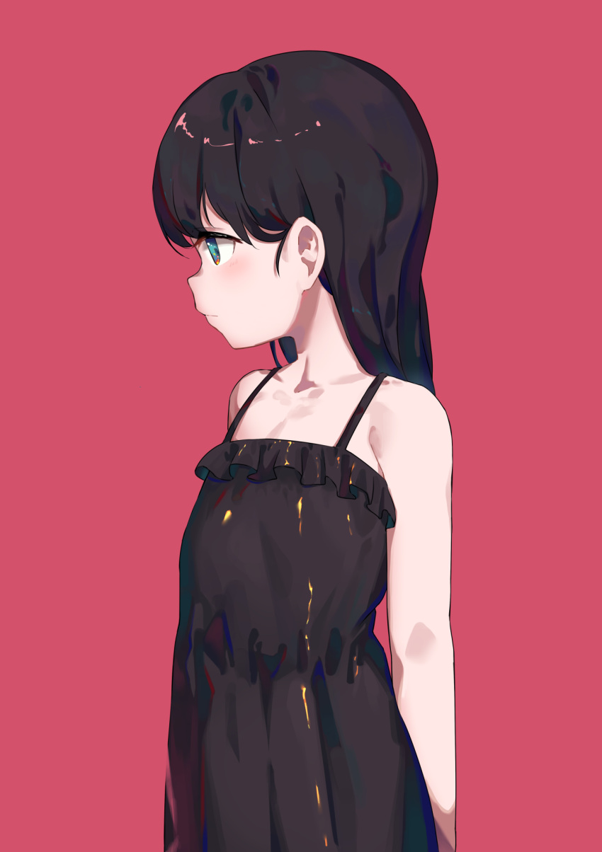 1girl arms_behind_back black_dress black_hair blue_eyes breasts child collarbone dress driftingtiger expressionless highres long_hair looking_away looking_to_the_side original purple_background simple_background sleeveless sleeveless_dress small_breasts solo spaghetti_strap