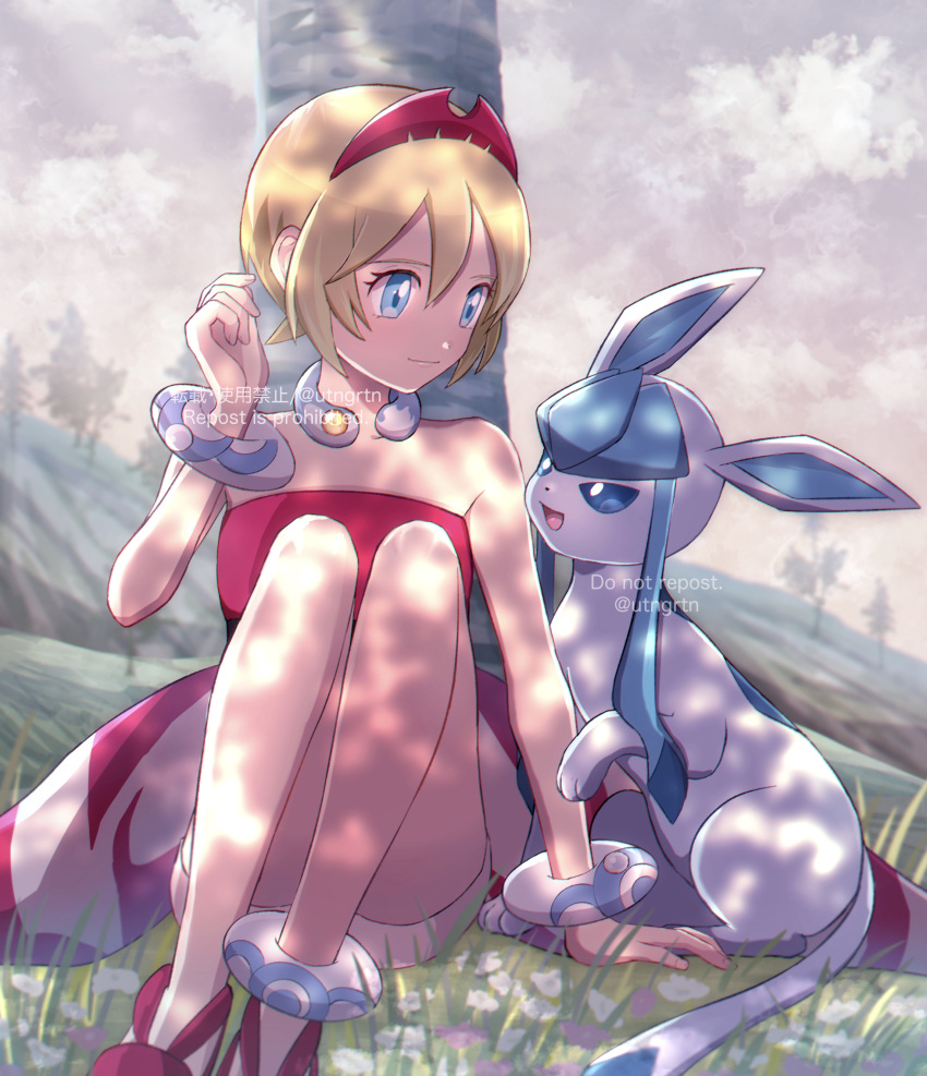 1girl absurdres against_tree anklet arm_support bangs blonde_hair blue_eyes bracelet closed_mouth clouds collar collarbone commentary_request day eyelashes flower fuyu_(utngrtn) glaceon grass hairband hand_up highres irida_(pokemon) jewelry outdoors pokemon pokemon_(creature) pokemon_(game) pokemon_legends:_arceus red_footwear red_hairband red_shirt shirt shoes short_hair shorts sitting sky smile strapless strapless_shirt tree watermark white_shorts