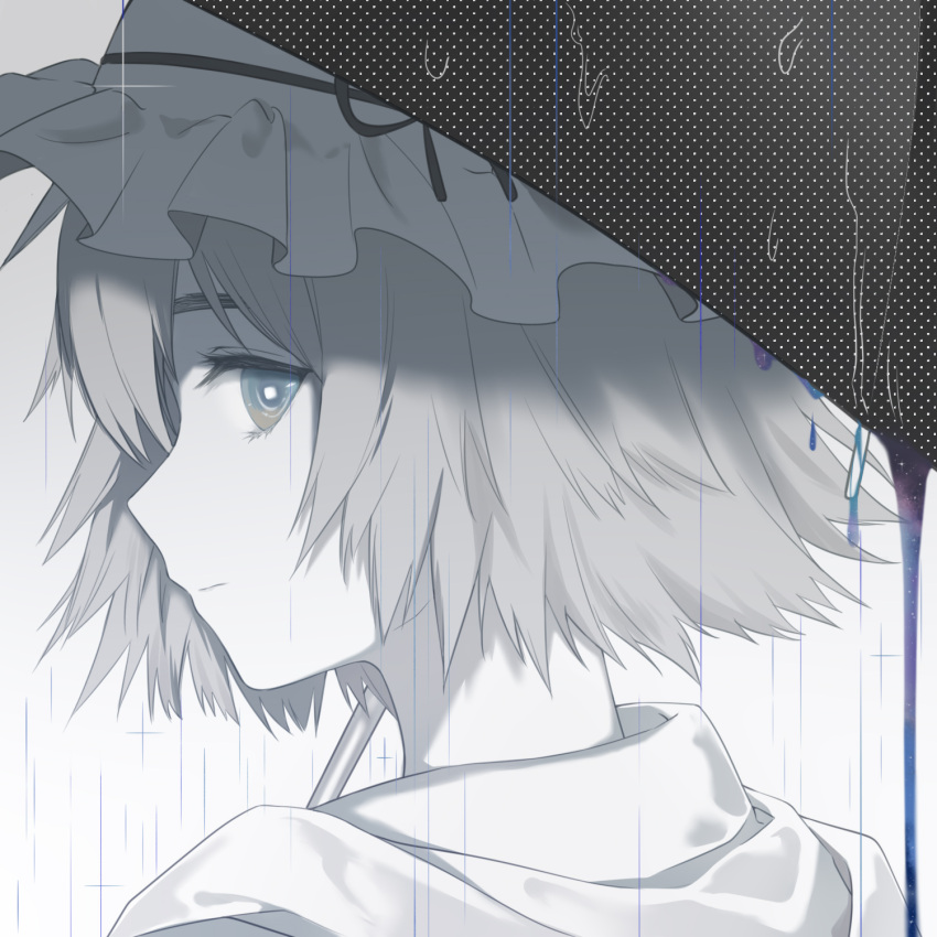 1girl black_hair blue_eyes bow expressionless frills grey_background hat hat_bow hat_ribbon highres looking_back marsirome pale_color portrait rain ribbon shiina_mayuri short_hair simple_background solo steins;gate umbrella water_drop