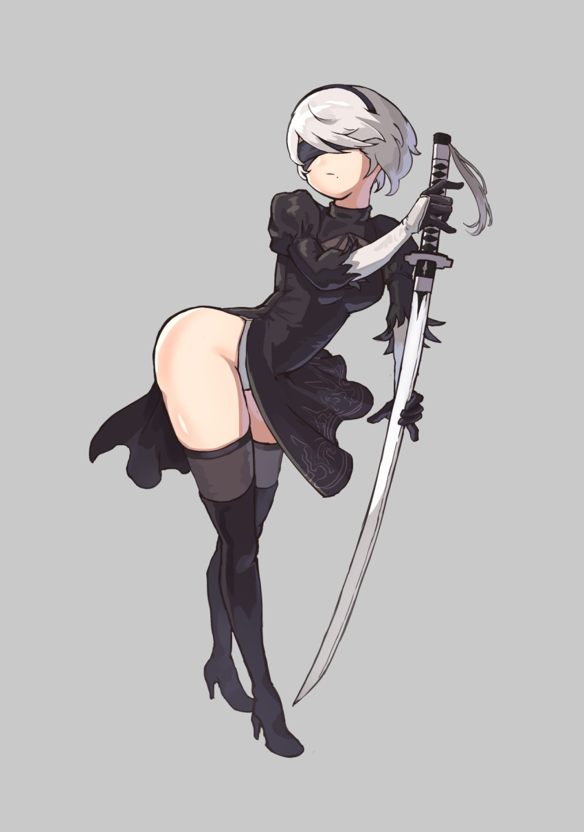 1girl ass black_blindfold black_footwear black_gloves black_hairband blindfold boots closed_mouth gloves grey_background grey_hair grey_legwear hairband high_heel_boots high_heels highres holding holding_sword holding_weapon iver_(reviolet) katana mole mole_under_mouth nier_(series) nier_automata puffy_sleeves see-through short_hair simple_background solo sword thigh-highs turtleneck weapon yorha_no._2_type_b