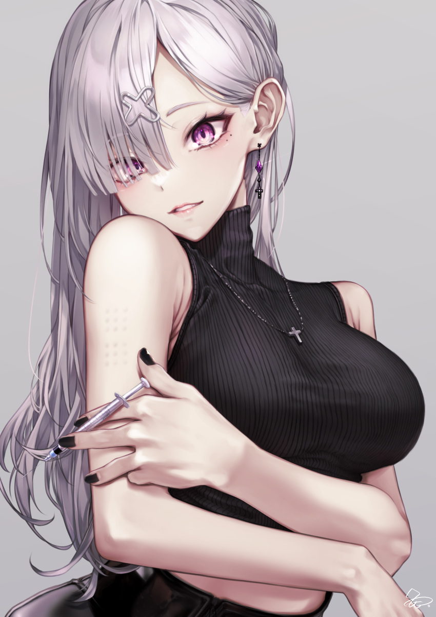 1girl absurdres bare_shoulders black_nails black_sweater breasts crop_top cross cross_necklace crossed_arms eyelashes grey_background hair_behind_ear hair_ornament hair_over_one_eye highres holding holding_syringe jewelry large_breasts lips long_hair looking_at_viewer mole mole_under_eye momonoko_noko necklace nijisanji parted_lips ribbed_sweater silver_hair sleeveless sleeveless_sweater sleeveless_turtleneck solo sukoya_kana sweater syringe turtleneck turtleneck_sweater violet_eyes virtual_youtuber x_hair_ornament