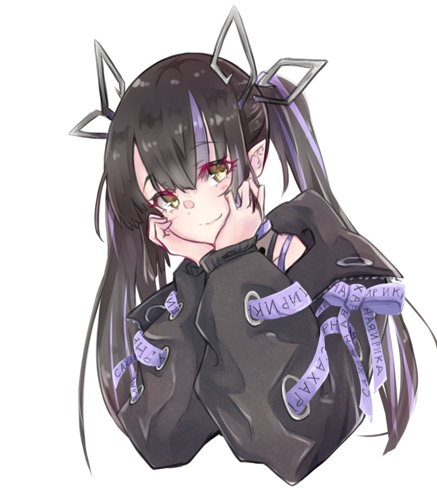1girl bangs black_hair black_jacket blush closed_mouth commentary_request cross-laced_sleeves demon_girl demon_horns eyebrows_visible_through_hair haizanhei hands_on_own_cheeks hands_on_own_face highres horns jacket kojo_anna long_hair long_sleeves looking_at_viewer multicolored_hair pointy_ears purple_hair russian_text simple_background smile solo sugar_lyric twintails two-tone_hair upper_body virtual_youtuber white_background yellow_eyes