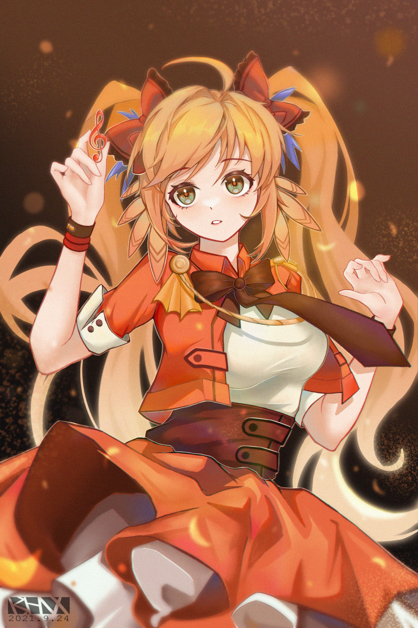 1girl absurdres ahoge arknights bangs black_necktie blonde_hair bow breasts brown_background chinese_commentary commentary_request cowboy_shot eyebrows_visible_through_hair feathers grey_eyes hair_bow hands_up head_tilt highres jacket large_breasts long_hair looking_at_viewer miniskirt necktie official_alternate_costume orange_jacket orange_skirt parted_lips pinecone_(arknights) pinecone_(sing_a_song)_(arknights) red_bow shirt short_sleeves skirt skirt_set solo treble_clef twintails very_long_hair white_shirt za_bianhuinanxin_za
