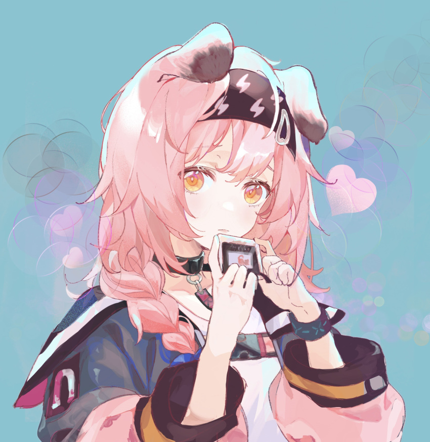 1girl animal_ears arknights bangs black_choker black_hairband black_jacket blue_background bracelet braid cat_ears choker closed_mouth eyebrows_visible_through_hair goldenglow_(arknights) hairband heart highres holding id_card infection_monitor_(arknights) jacket jewelry lightning_bolt_print long_hair looking_at_viewer orange_eyes pink_hair shirt side_braid simple_background solo spread_legs tuxizhizhe upper_body white_shirt