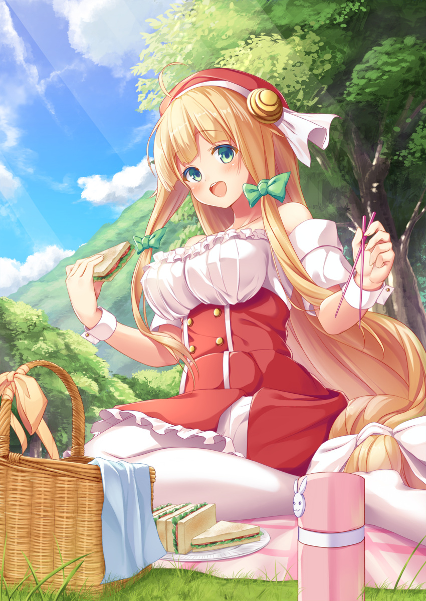 1girl ahoge bangs bare_shoulders blonde_hair blush bow breasts buttons chopsticks clouds day double-breasted flask food from_below grass green_bow green_eyes hair_bow hat highres holding holding_chopsticks holding_food light_rays long_hair looking_at_viewer low-tied_long_hair mafuyun mountain original outdoors pantyhose paper_plate picnic picnic_basket plate round_teeth sandwich sidelocks solo strapless sunbeam sunlight teeth tree upper_teeth very_long_hair white_bow white_legwear wrist_cuffs