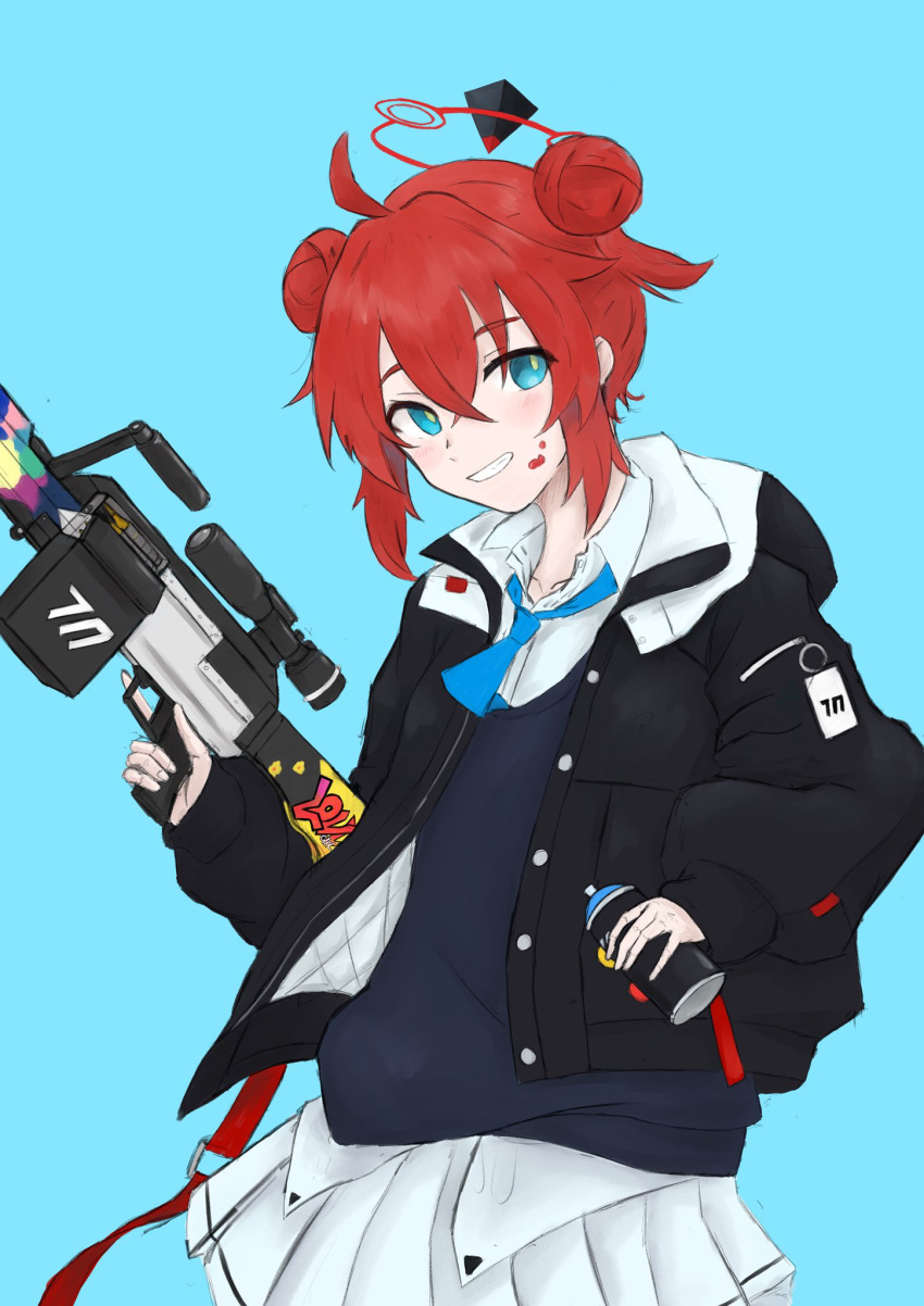 1girl ahoge bangs black_jacket blue_archive blue_background blue_eyes blue_necktie blue_sweater_vest can collared_shirt crossed_bangs double_bun eyebrows_visible_through_hair general_dynamics_lwmmg grin gun halo haruse_(0117) highres holding holding_can holding_gun holding_weapon id_card jacket long_sleeves looking_at_viewer machine_gun maki_(blue_archive) multicolored_clothes multicolored_jacket necktie open_clothes open_jacket paint_splatter paint_splatter_on_face pleated_skirt redhead scope shirt short_hair sidelocks simple_background skirt smile solo spray_paint sweater_vest trigger_discipline two-tone_jacket upper_body weapon white_jacket white_shirt white_skirt