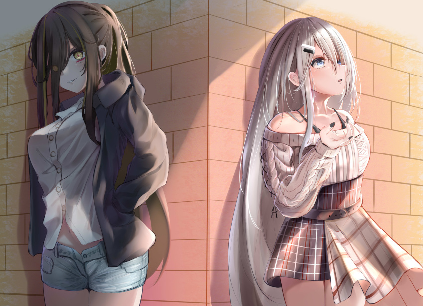 2girls absurdres black_hair grin hair_ornament hair_over_one_eye hairclip highres idea_(noworld) jacket long_hair looking_at_viewer multiple_girls noir_(noworld) noworld qiyuan_yingluo shorts smile sweater virtual_youtuber