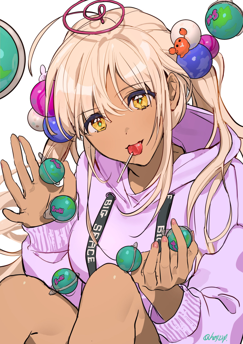 1girl absurdres ahoge bangs bare_legs candy dark_skin food highres hololive hololive_english hood hoodie limiter_(tsukumo_sana) lollipop looking_at_viewer low_twintails pink_hoodie planet_hair_ornament solo tsukumo_sana twice12314 twintails virtual_youtuber white_hair yellow_eyes