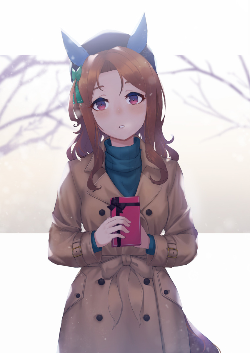 1girl animal_ears blush bow box breath brown_coat brown_hair coat ear_covers gift gift_box green_bow green_sweater hair_bow hat highres holding holding_gift horse_ears horse_girl horse_tail king_halo_(umamusume) long_hair long_sleeves looking_at_viewer parted_lips red_eyes solo sweater tail teeth turtleneck turtleneck_sweater umamusume upper_body valentine vococo