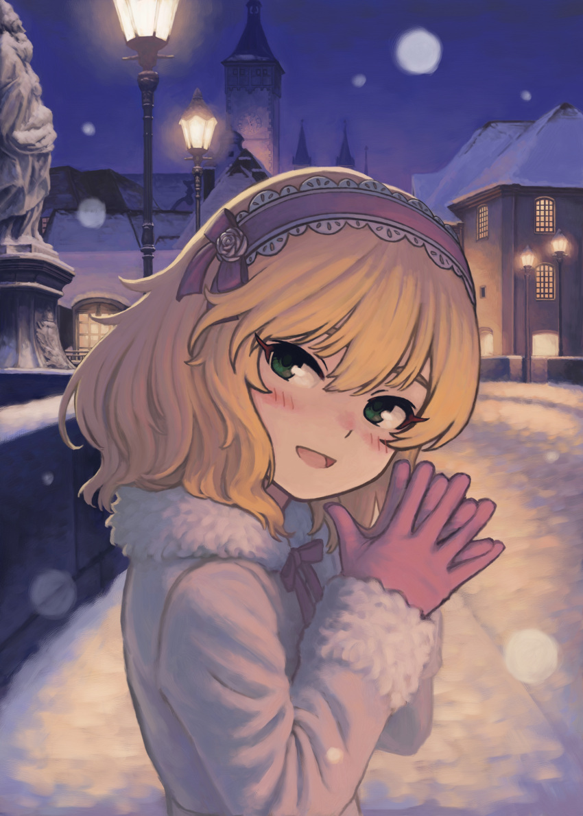 1girl absurdres asagi_noko blonde_hair blush building coat flower fur_trim gloves green_eyes hairband highres idolmaster idolmaster_cinderella_girls lamppost looking_at_viewer neck_ribbon night open_mouth outdoors own_hands_together pink_gloves pink_hairband pink_ribbon ribbon rose sakurai_momoka short_hair smile snowing solo statue upper_body wavy_hair white_coat winter winter_clothes