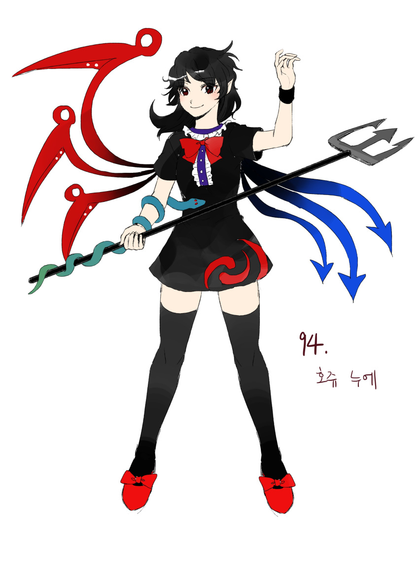 1girl absurdres asymmetrical_wings black_dress black_hair blue_wings bow bow_footwear bowtie center_frills closed_mouth commentary_request derivative_work dress frills full_body happy highres holding_trident houjuu_nue korean_commentary kuya_(hey36253625) looking_at_viewer mary_janes pointy_ears polearm red_bow red_bowtie red_eyes red_footwear red_wings shoes short_dress short_hair short_sleeves simple_background smile snake thigh-highs touhou translation_request trident undefined_fantastic_object weapon white_background wings